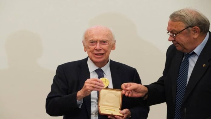 James Watson, Nobel laureate & co-discoverer of the DNA structure, dies at 97