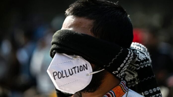 Delhi smog so bad, Singapore issues ‘stay indoors’ advisory for its nationals