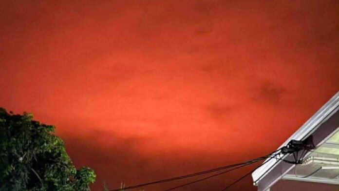 Watch pics: Skies glow red as Cambodia launches artillery and mortar attacks, Thailand hits back