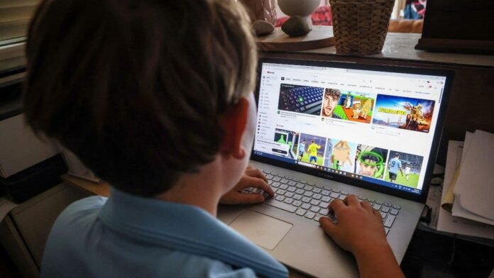 Snapchat begins age verification for Australian teens ahead of under-16 social media ban