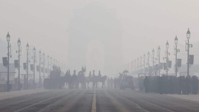 Delhi-NCR shivers, mercury dips to 3.6°C; IMD issues red alert for ‘very dense fog’