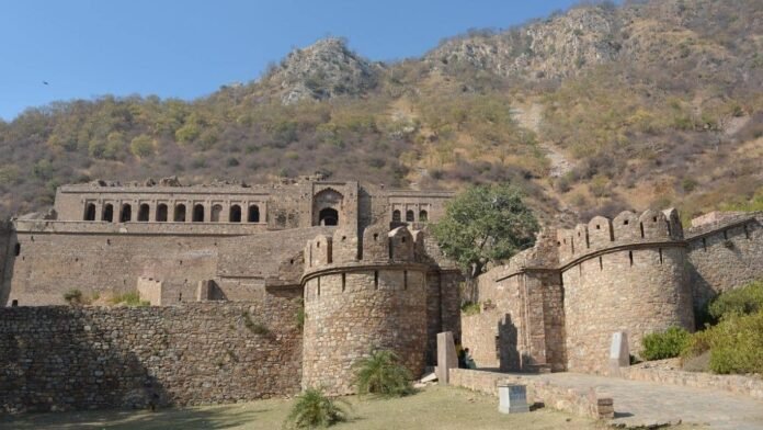 5 abandoned Indian villages with chilling stories: To visit or not to visit?