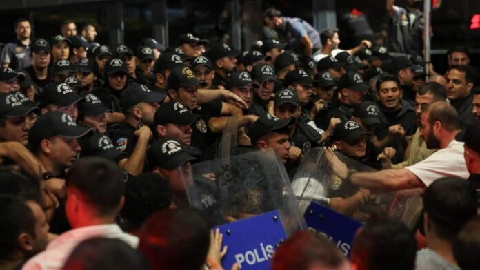 Seven officers injured as police clash with IS suspects in Northwest Turkey