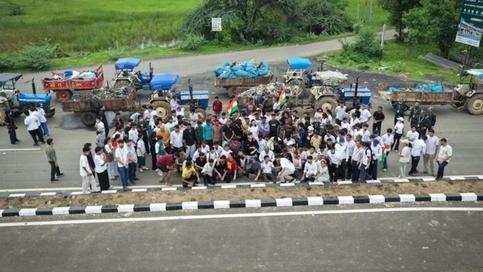 Parul University Students Lead Cleanliness Drive on Independence Day, Turning Youth Energy into a Call for a Cleaner India