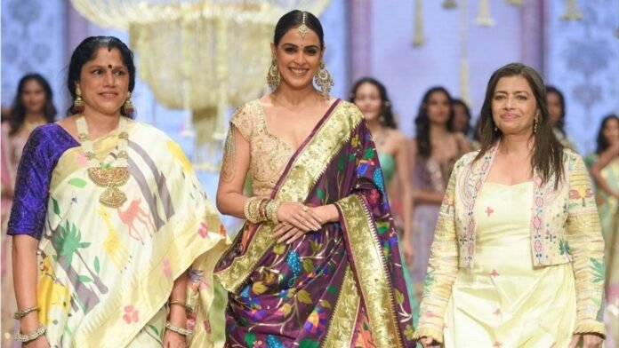 Veena – THE WEAVE: A Bhujbal Initiative Presented by Dr. Shefali Bhujbal Brings Yeola’s Original Paithani to Bombay Times Fashion Week
